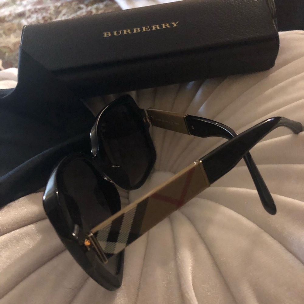 Burberry Polarized sunglasses